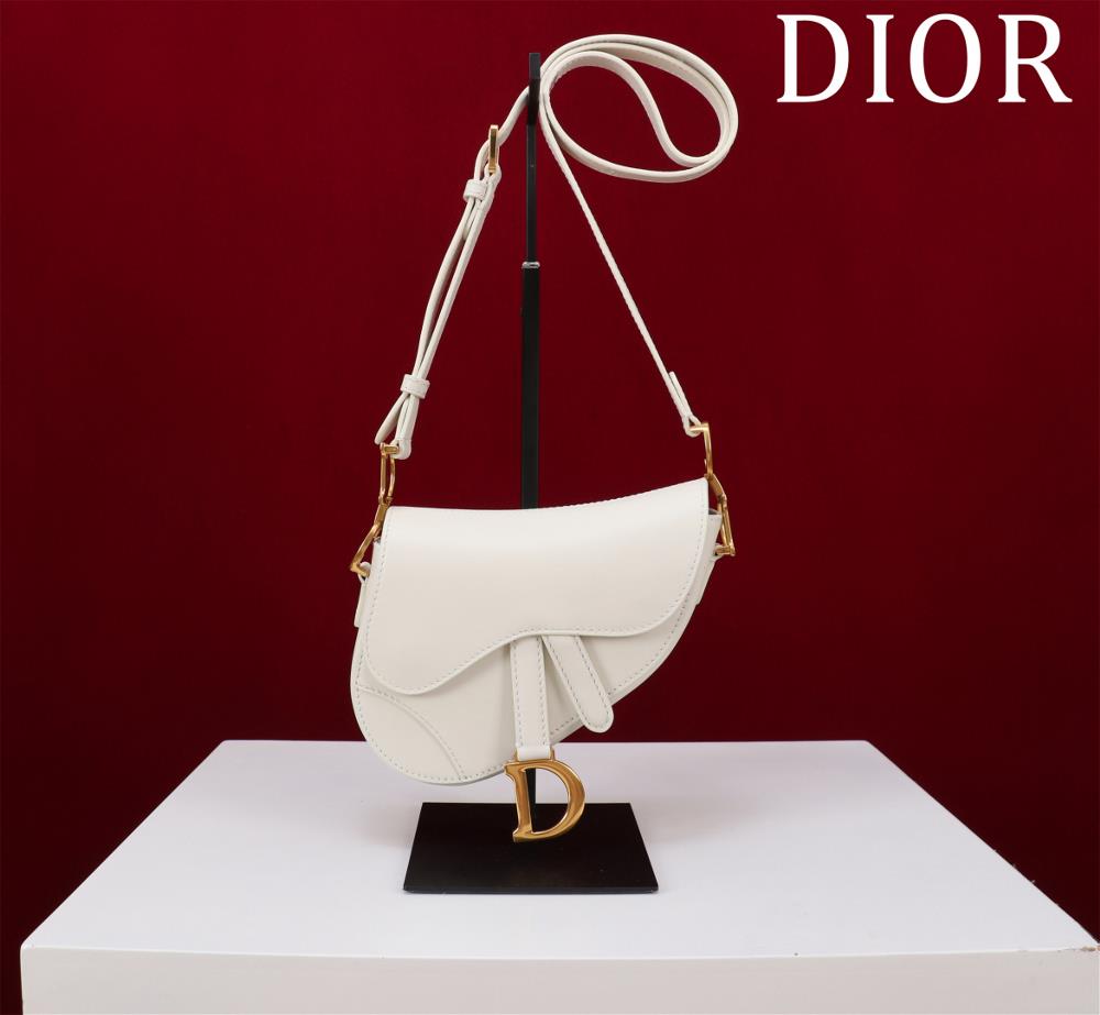 Mini Soft Saddle Saddle Saddle Bag with Shoulder Strap WhiteThis Soft Saddle saddle bag reinterprets Diors classic design creating a soft version C