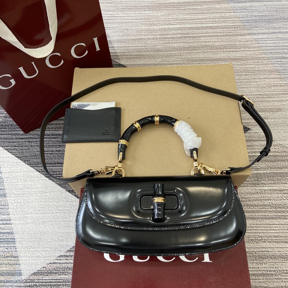 This small handbag comes with a complete set of counter packaging featuring resin and brass details to showcase the iconic bamboo shaped accessories