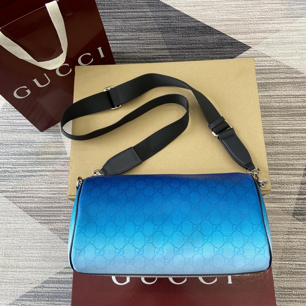 The unique blue gradient effect print paired with a full set of counter packaging adds a fashionable aesthetic to this basic functional item This B