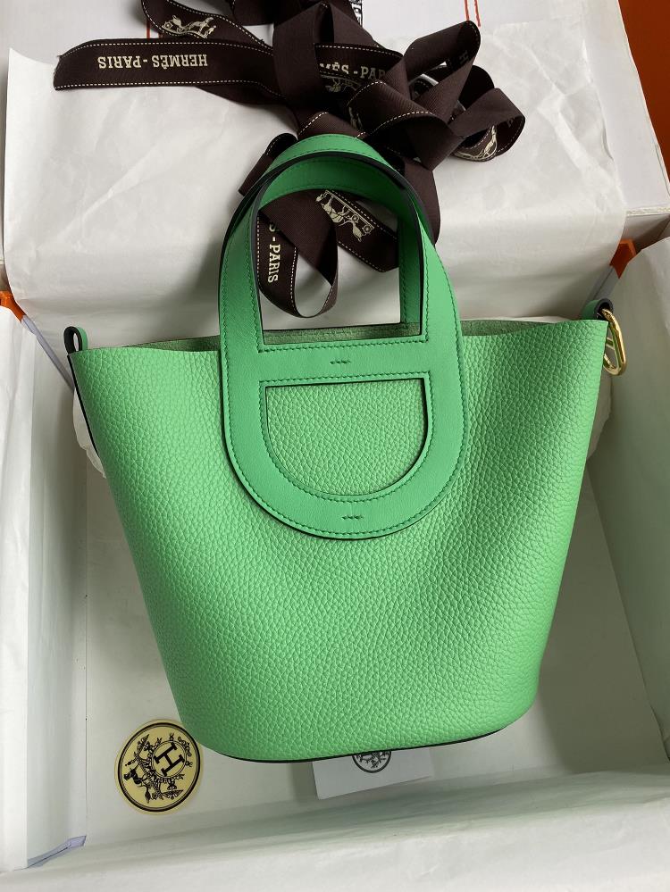 Pig nose vegetable basket in the loop 18cm imported Tc splicing Swift leather comic green gold buckle wax thread  professional luxury fashion bran