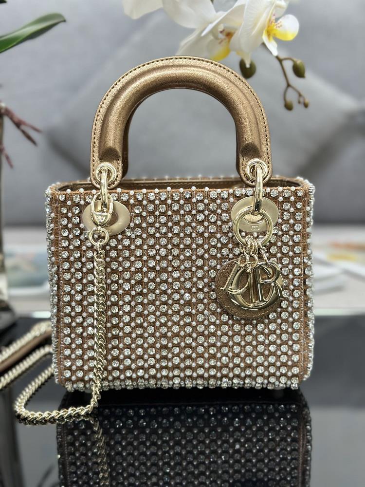Lady Diors three panel embroidery is full of diamond gold with lamb tendon inside It is carefully crafted using gold embroidered fabric and the fa