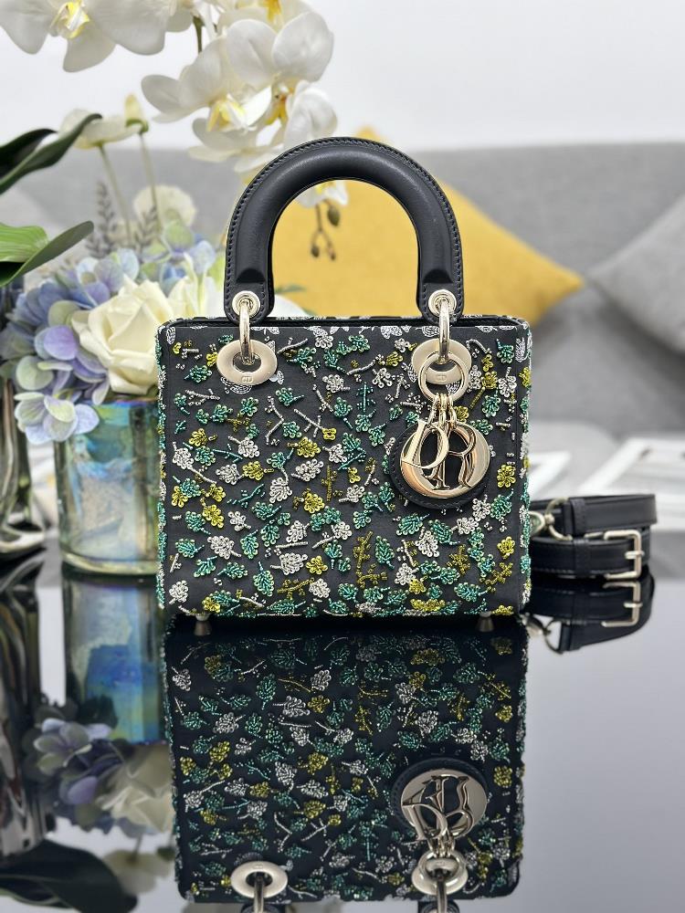 Lady Diors four panel embroidered leaf beads with lamb tendons inside are carefully crafted from satin material The colorful leaf beads are embroi