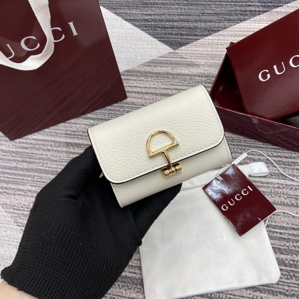 Equipped with a complete set of counter packaging Gucci continues the brands deep heritage and deepens its connection with the origin of equestriani