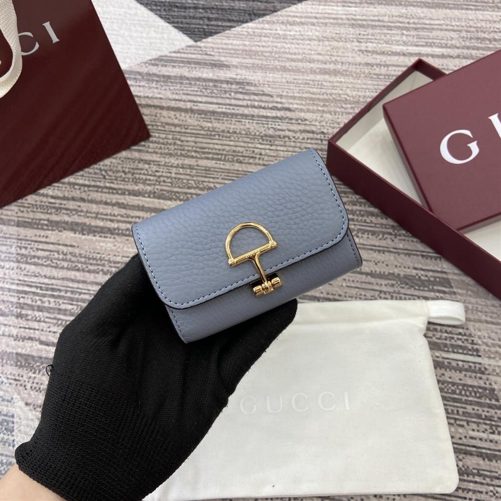 Equipped with a complete set of counter packaging Gucci continues the brands deep heritage and deepens its connection with the origin of equestriani