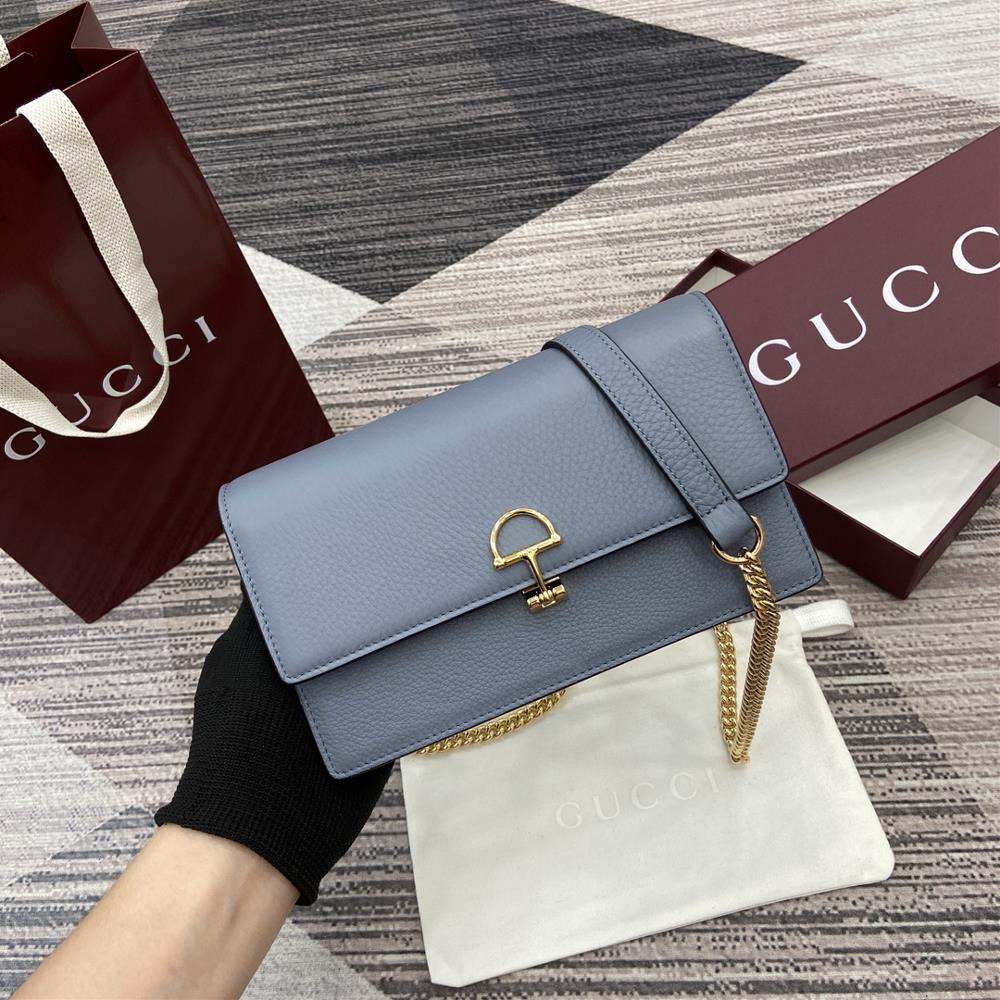 Equipped with a complete set of counter packaging this Gucci Softbit shoulder bag is ingeniously integrated with the brands classic equestrian style