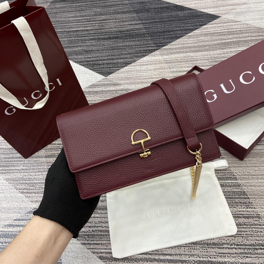 Equipped with a complete set of counter packaging this Gucci Softbit shoulder bag is ingeniously integrated with the brands classic equestrian style