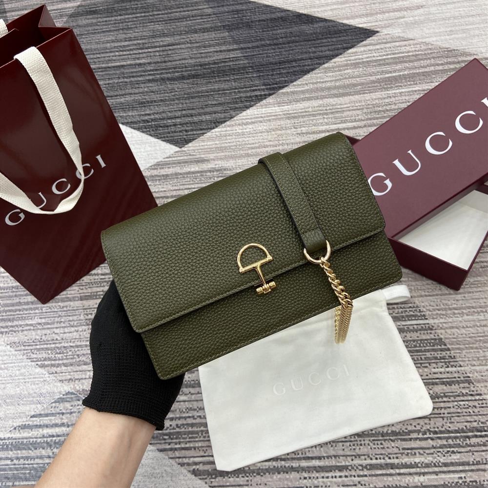 Equipped with a complete set of counter packaging this Gucci Softbit shoulder bag is ingeniously integrated with the brands classic equestrian style