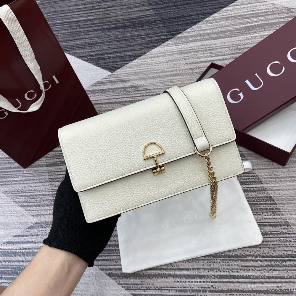 Equipped with a complete set of counter packaging this Gucci Softbit shoulder bag is ingeniously integrated with the brands classic equestrian style