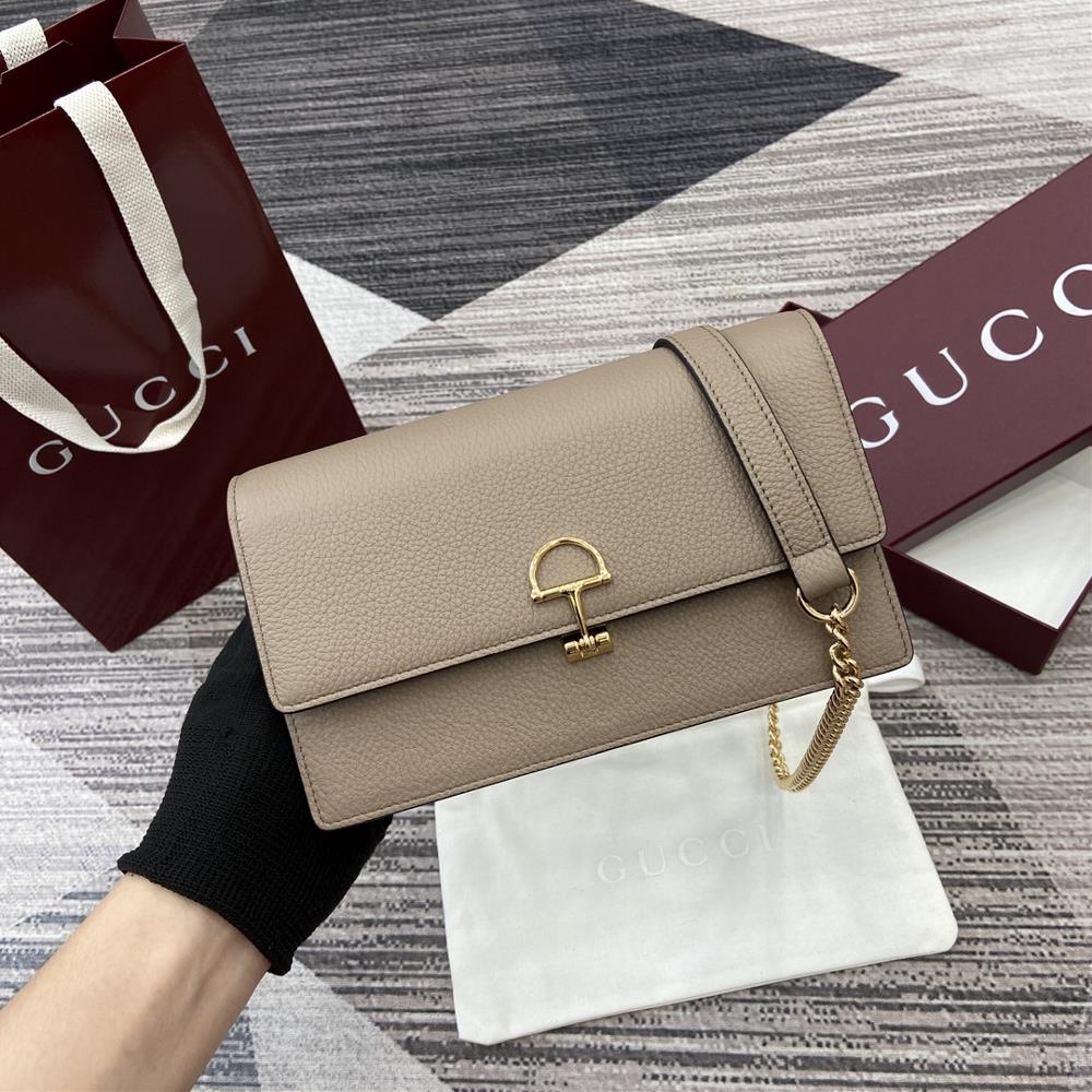 Equipped with a complete set of counter packaging this Gucci Softbit shoulder bag is ingeniously integrated with the brands classic equestrian style