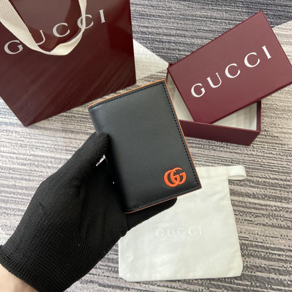 Equipped with a complete set of counter packaging the GG Marmont series features colorful details as eyecatching highlights and novel functions add