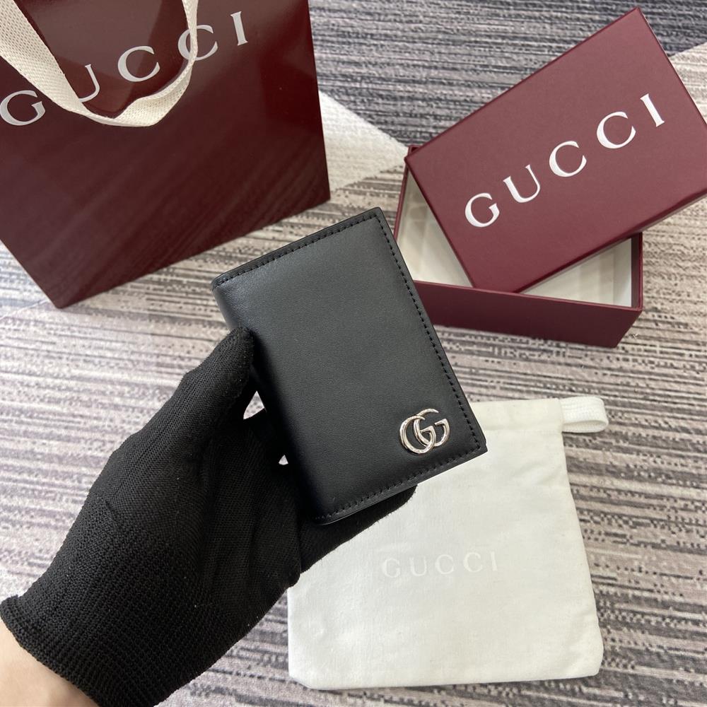 Equipped with a complete set of counter packaging the GG Marmont series features colorful details as eyecatching highlights and novel functions add