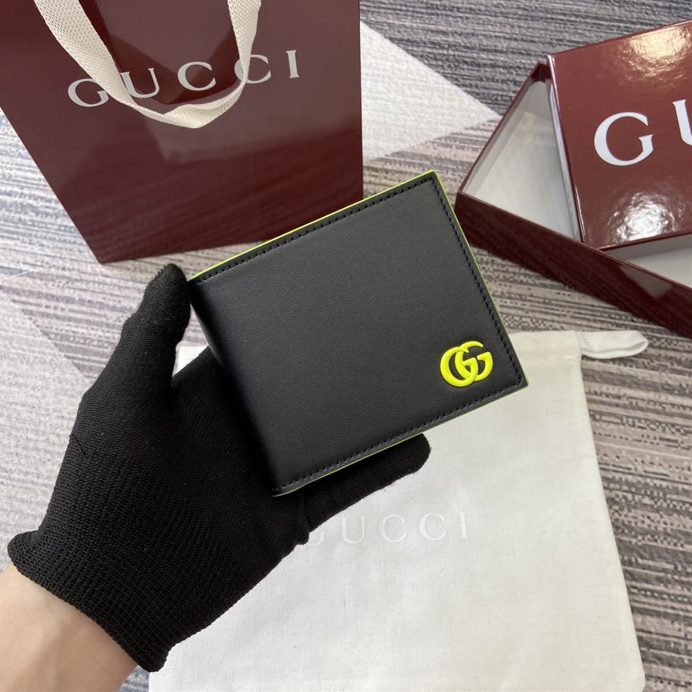 Equipped with a complete set of counter packaging the GG Marmont series features colorful details as eyecatching highlights and novel functions add
