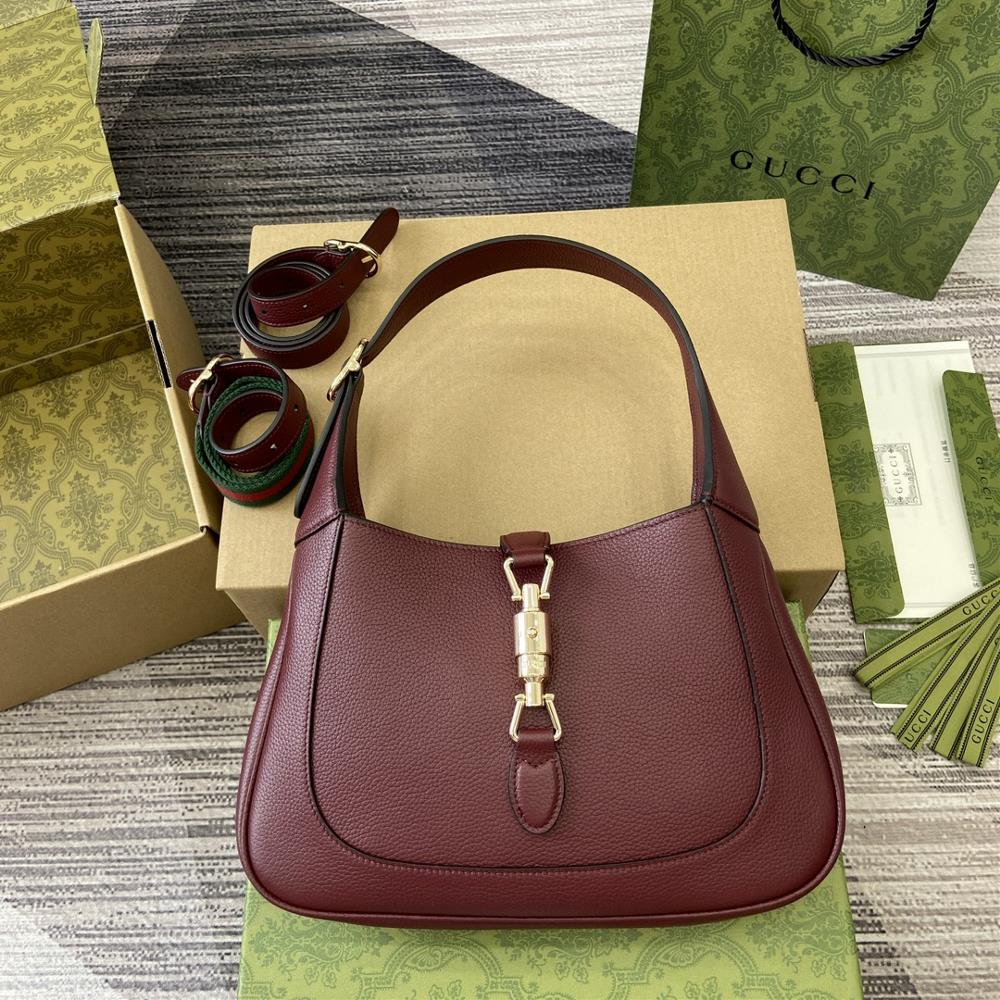 Equipped with a complete set of packaging the 2024 autumnwinter collection presents a new interpretation of the Gucci Jackie 1961 shoulder bag It i