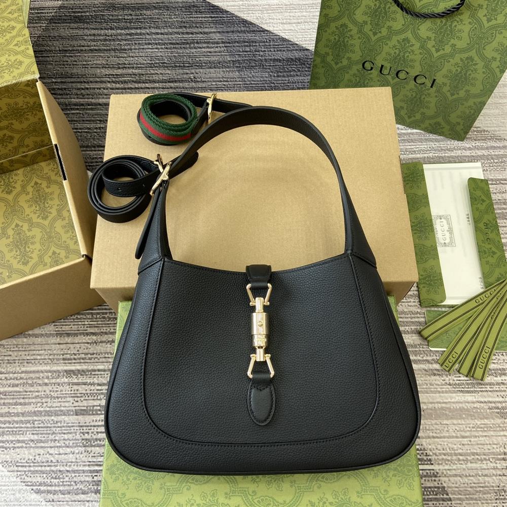 Equipped with a complete set of packaging the 2024 autumnwinter collection presents a new interpretation of the Gucci Jackie 1961 shoulder bag It i