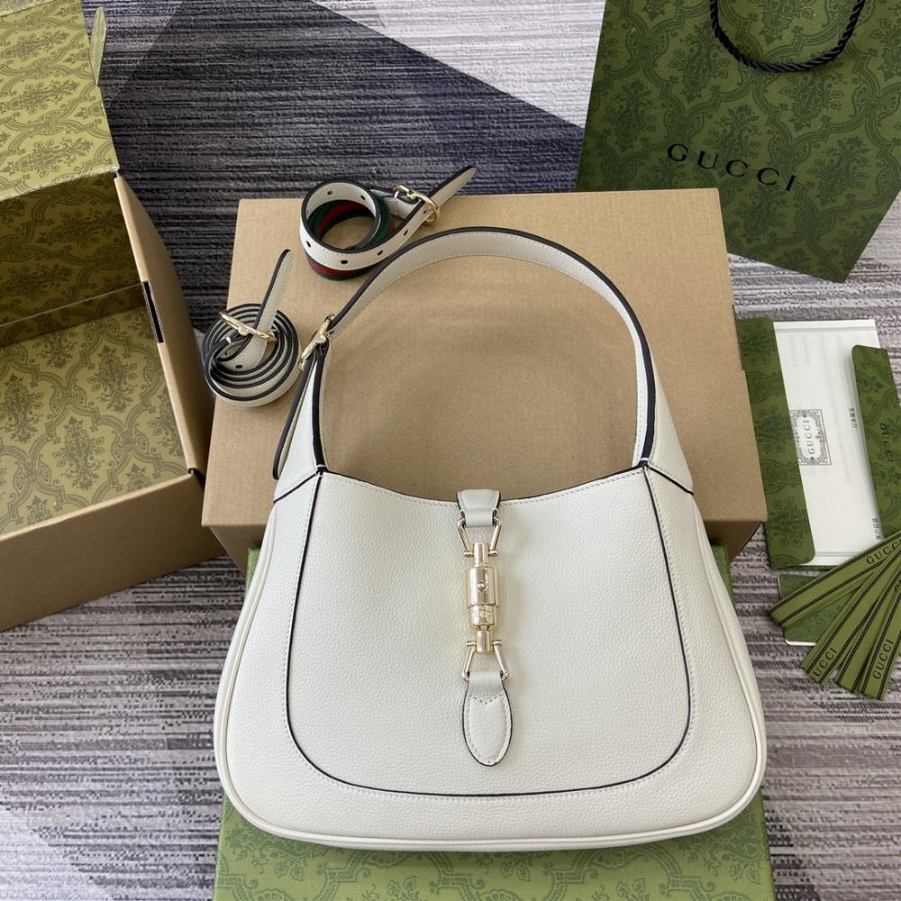 Equipped with a complete set of packaging the 2024 autumnwinter collection presents a new interpretation of the Gucci Jackie 1961 shoulder bag It i