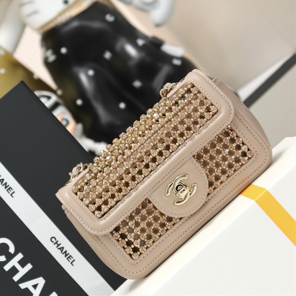 24k hollow sparkling crystalSparkling crystals possess noble and elegant qualities and cleverly incorporating these materials into handbag design can