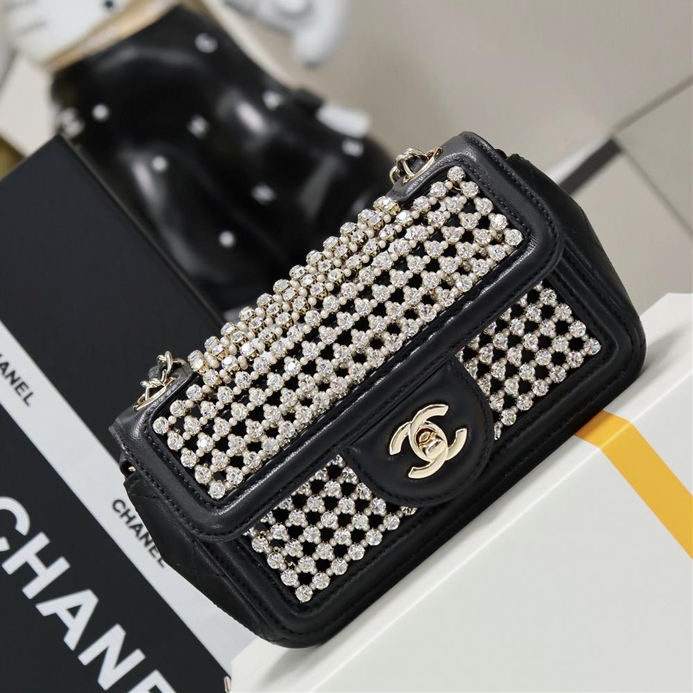 24k hollow sparkling crystalSparkling crystals possess noble and elegant qualities and cleverly incorporating these materials into handbag design can