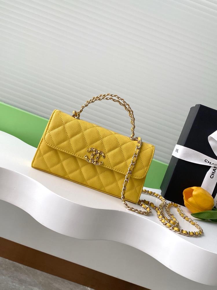 The design of the 25A cross handle leather horizontal version and large horizontal flip cover is both retro and fashionable with a leather chain inte