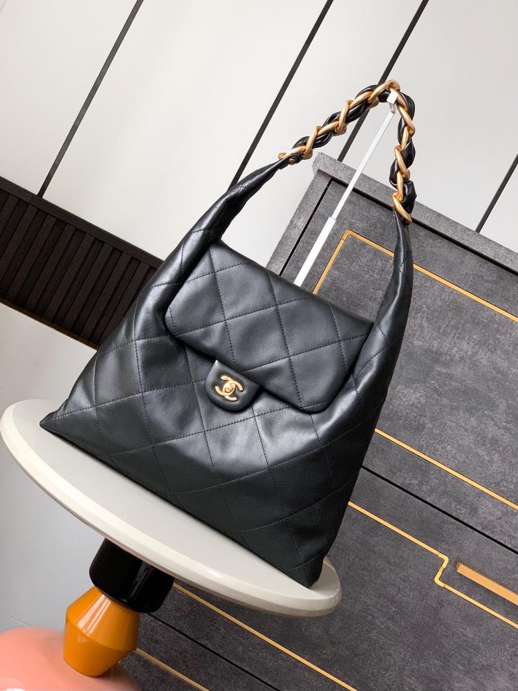 Good news The OHANEL25A thick chain Vintage has been shipped Have you seen this one Who doesnt love it The lazy style Hobo hits my aesthetic and