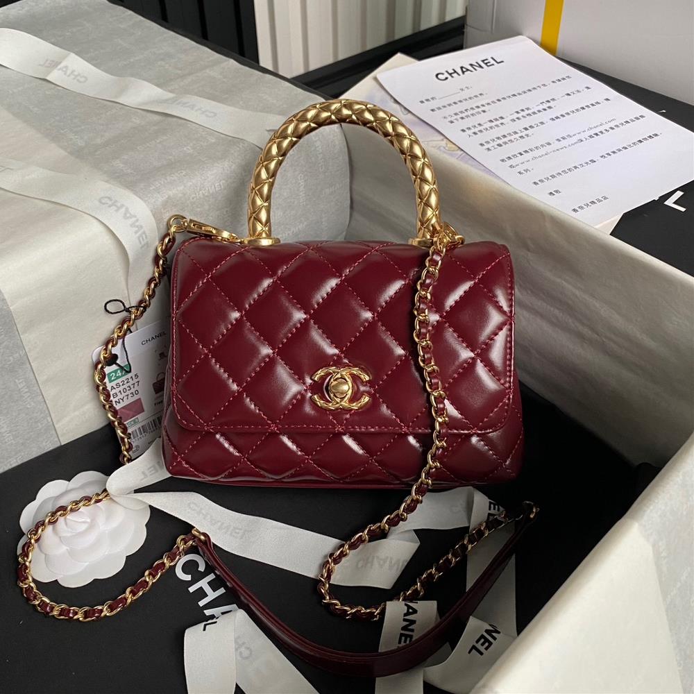 The Chanel 24a handmade visit series hit 2215 cocohandle classic features a glossy cowhide metal handle design with a shimmering golden light exuding