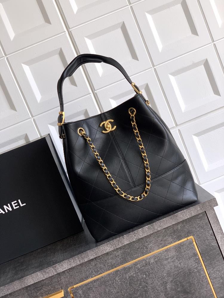 The new OHANEL vertical tire leather 25A series is coming with a simple and atmospheric bag shape smooth and delicate calf leather full texture di