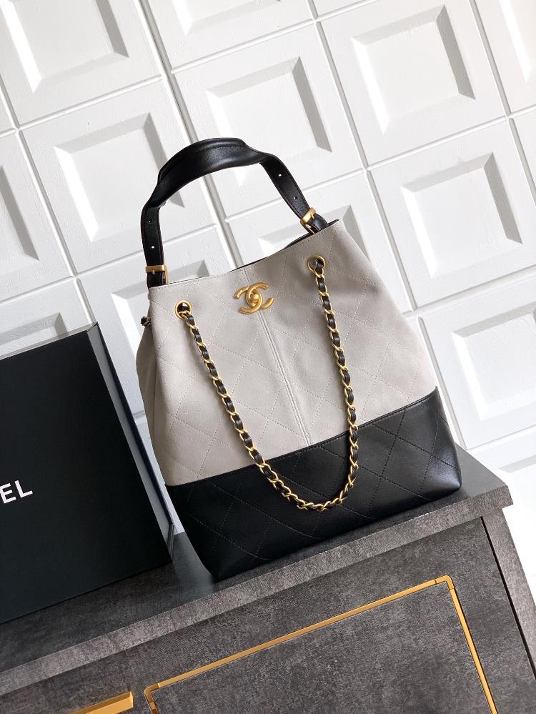 OHANELs iron gray vertical 25A series new model is coming with a simple and atmospheric bag shape smooth and delicate suede full texture diamond