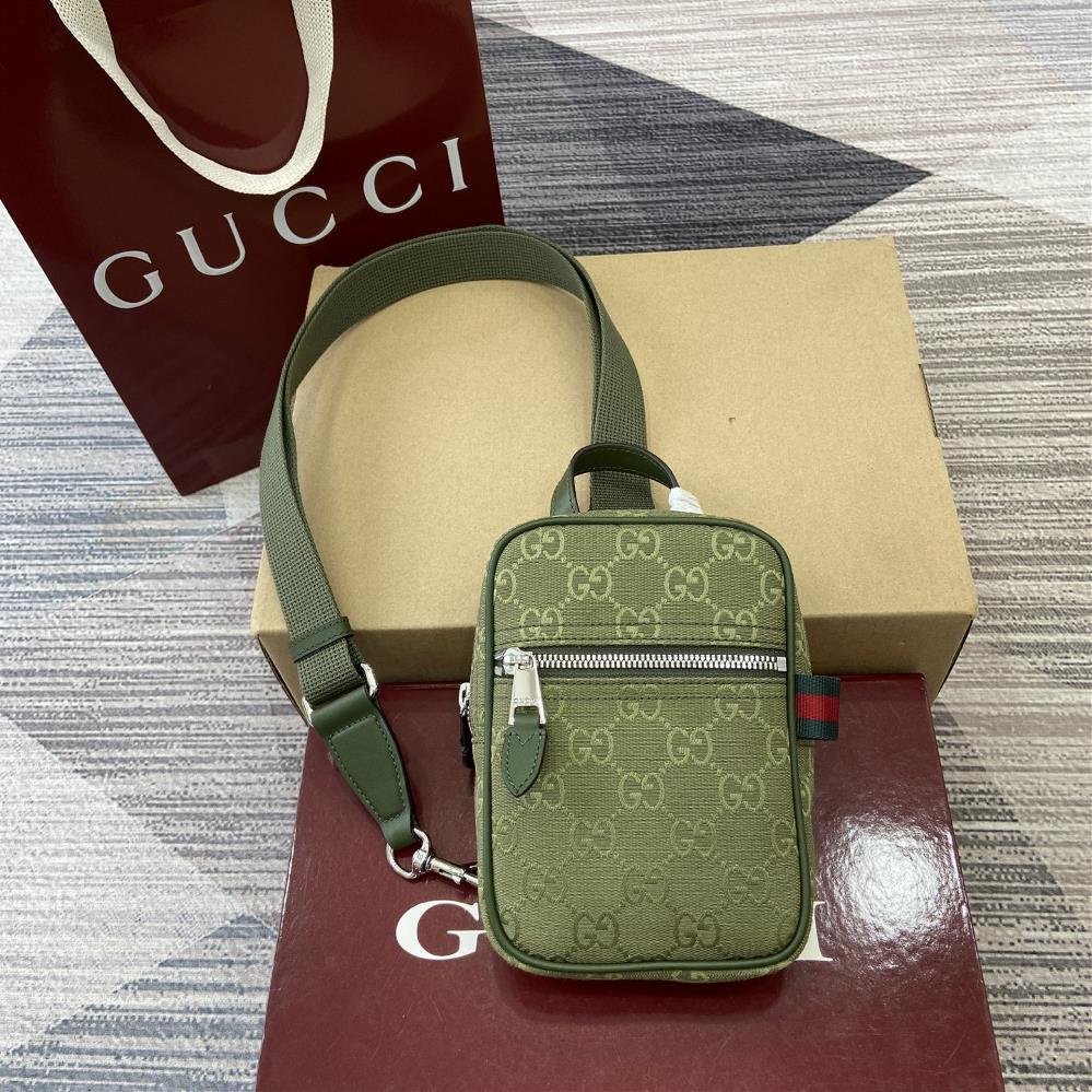This small crossbody bag comes with a full set of counter packaging and is crafted with GG canvas paying tribute to the brand founder Guccio Guccis