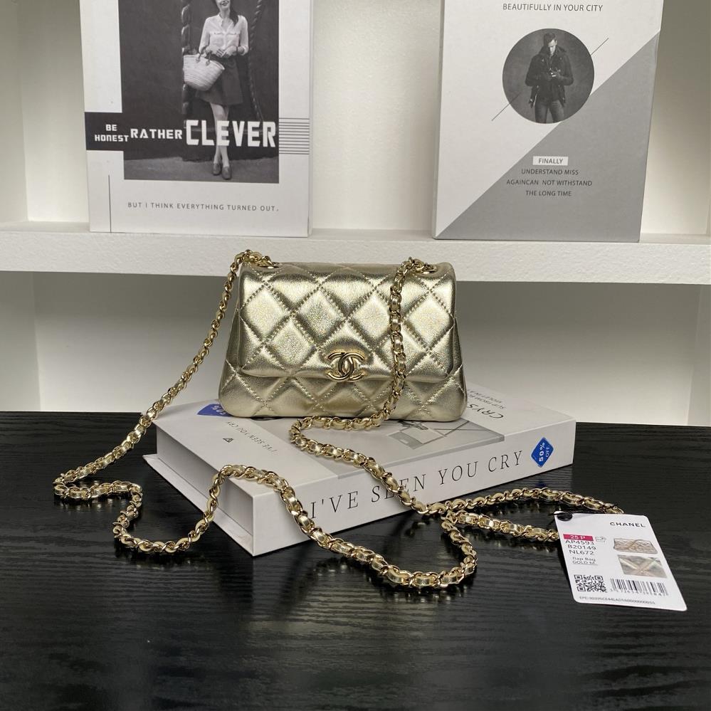 Chanel 25S CF mini phone case AP4593 is full of luxury and high cost performance It is a cute little sheepskin with a light gold chain exquisite and