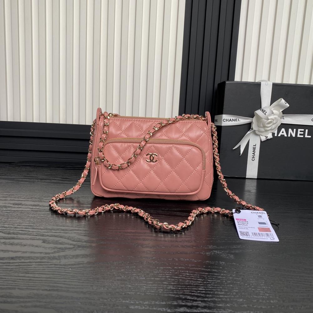 The Chanel 25C camera bag AP4348 has a perfect sense of luxury and is worth recommending The small and exquisite camera design with calf leather and