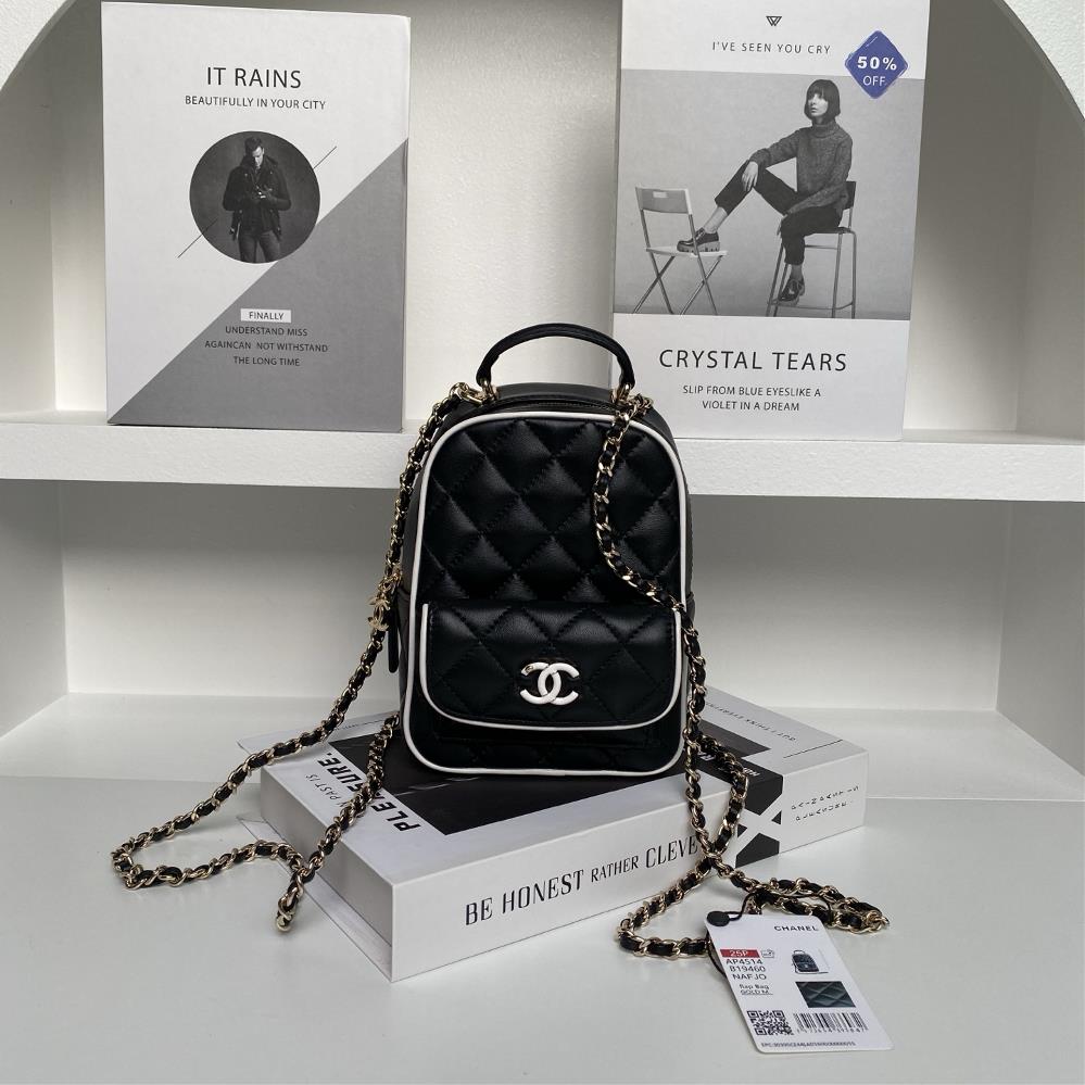 The Chanel 25P Panda series small backpack AP4514 is full of exquisite craftsmanship This season is simply crazy The combination of lambskin and gol