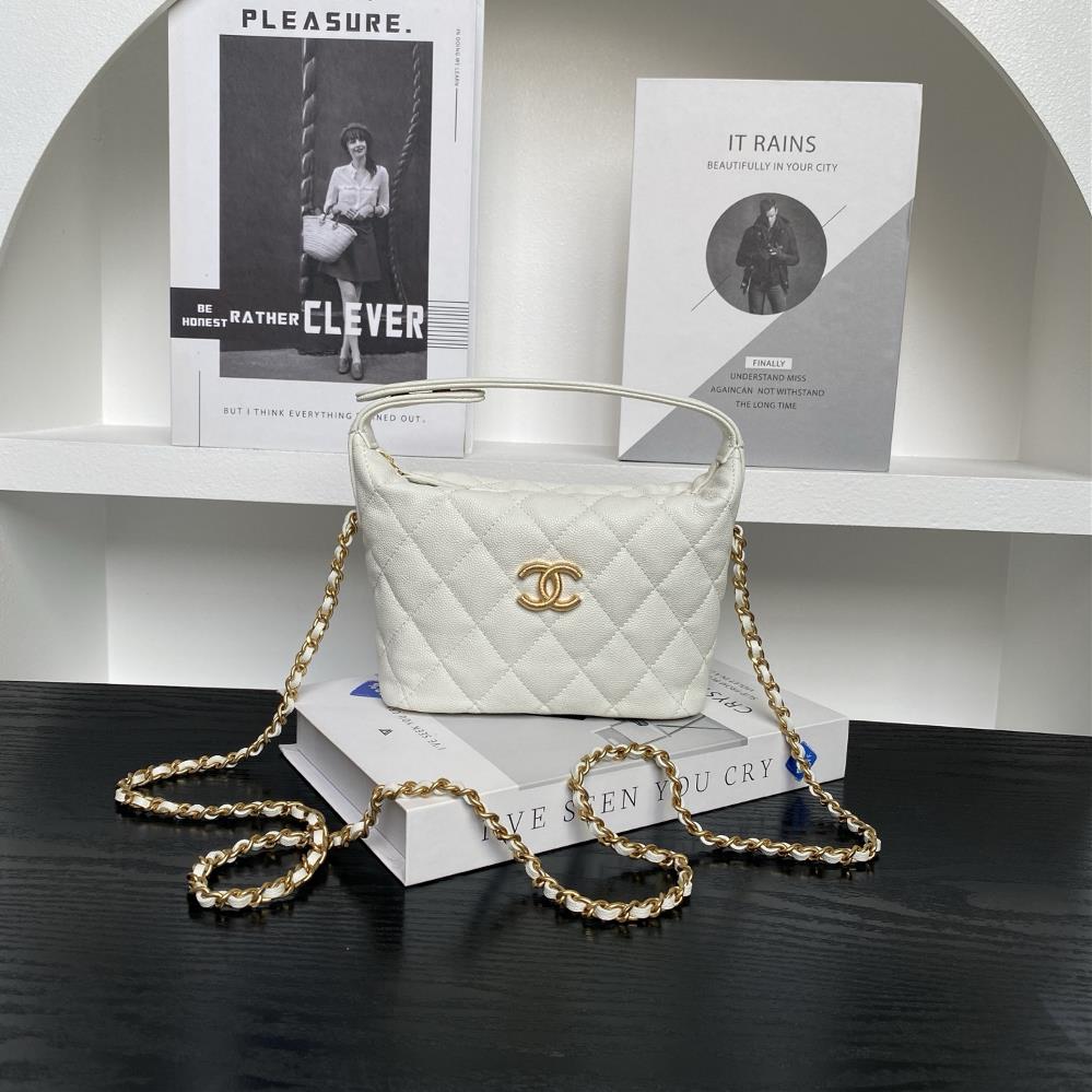 The Chanel 25P portable lunch box bag AP4484 features a detachable cowhide and metal chain design with a brushed double C logo The compact body can e