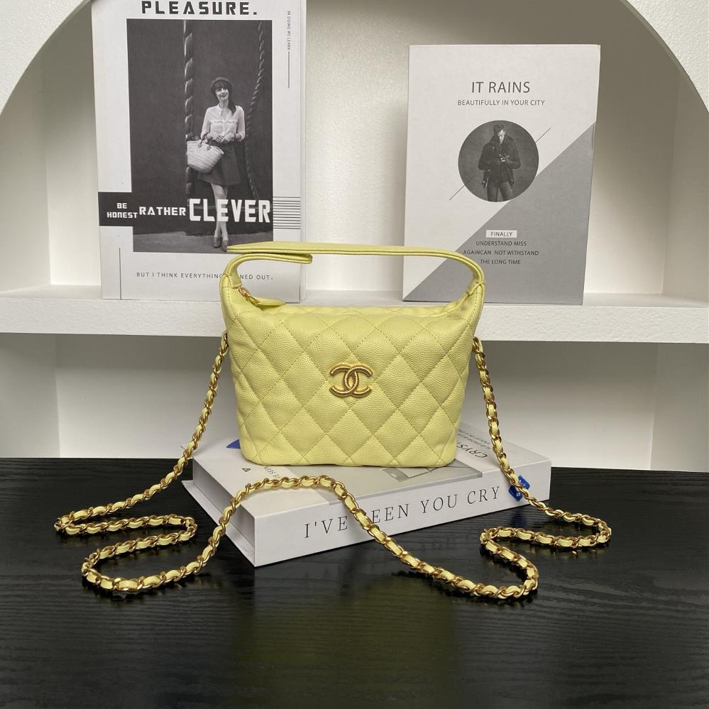 The Chanel 25P portable lunch box bag AP4484 features a detachable cowhide and metal chain design with a brushed double C logo The compact body can e