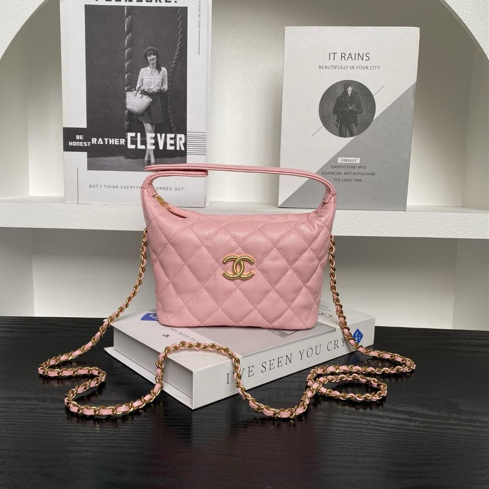 The Chanel 25P portable lunch box bag AP4484 features a detachable cowhide and metal chain design with a brushed double C logo The compact body can e