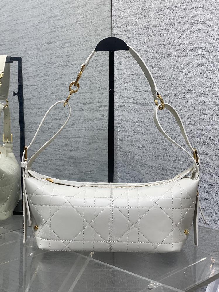 Plain weave small size in stockJourney series plain leather Rocket at the beginning of the new year directly hit the center bar with a relaxed hobo