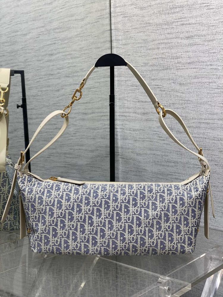 Medium size spot goodsThe Journey Coconut Grass series has a summer vibe with sky blue fabric paired with milky white calf leather The light color s