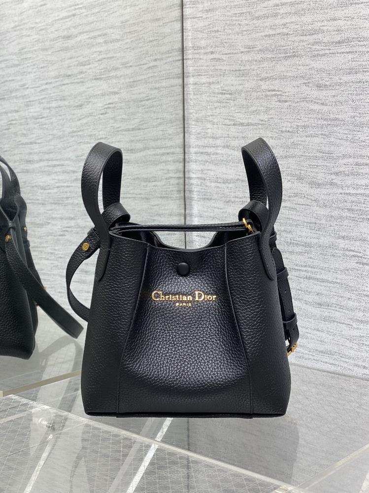 Black in stockSignature series bucket bag an absolute practical king imported grain leather paired with classic gold letters super large capacity