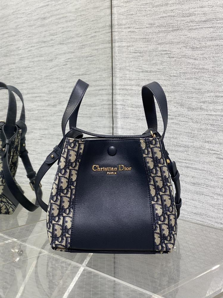 Blue cloth in stockSignature series bucket bag an absolute practical king with blue oblique paired with classic gold letters huge capacity ultra l