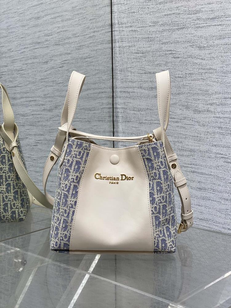 Small size spot goodsSignature Coconut Grass series bucket bag absolutely practical king natural fabric paired with milky white calf leather huge ca