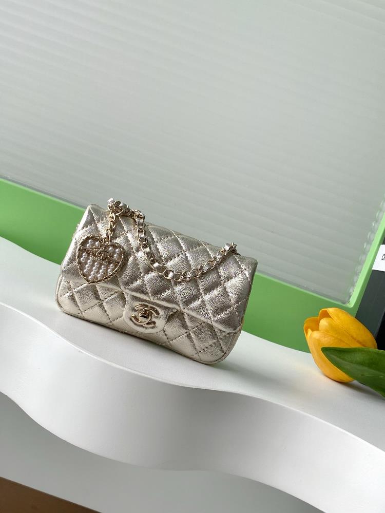 The charm of 25Amini Love Pearl CF pendant small leather goods Love Chanel highend handmade workshop is reflected in bags and accessories which can