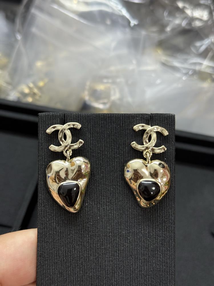 Xiaoxiangs New Alien Love Light Gold EarringsTagName  Chanel earrings tagId 10953326  professional luxury fashion brand agency business