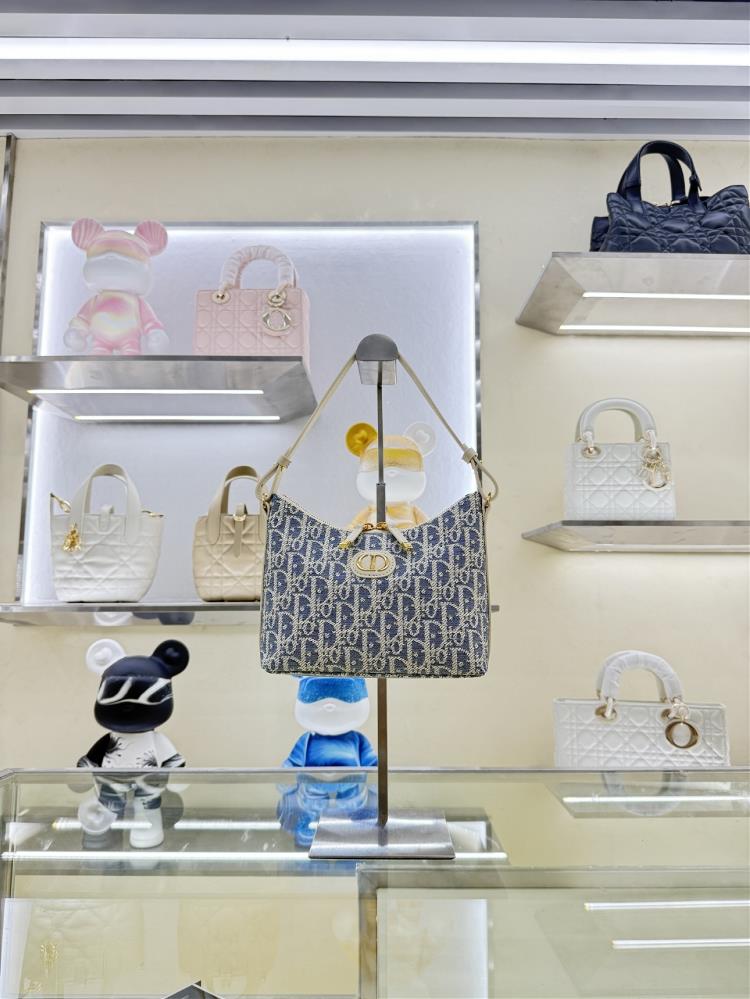 M5253 with belt denimM5253 Coconut Wine ClothThis 30 Montaigne Dior Love mini chain handbag is a new product in the FallWinter 2025 ready to wear col
