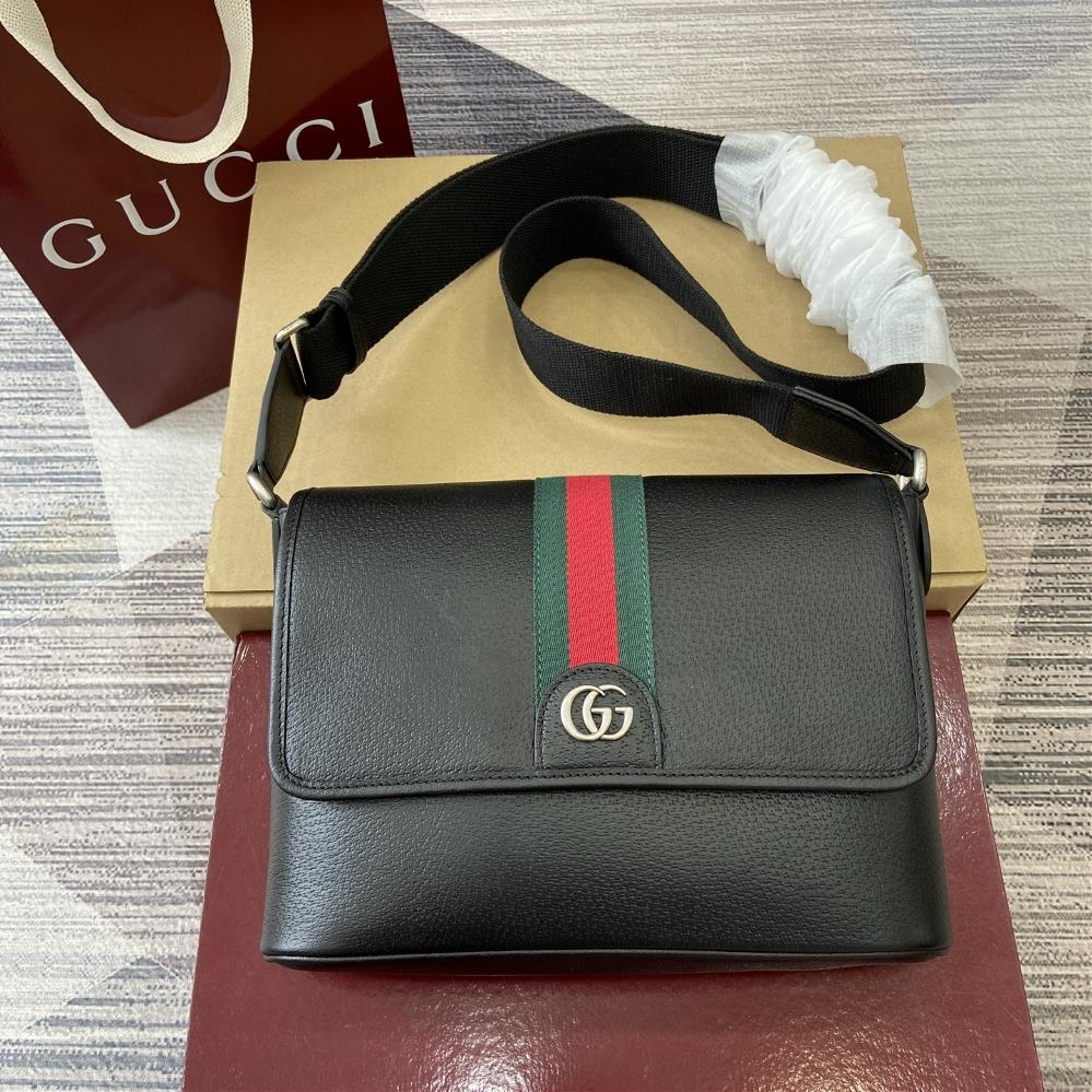 Equipped with a complete set of counter packaging the Ophidia series innovatively combines black color matching and exquisite leather showcasing the