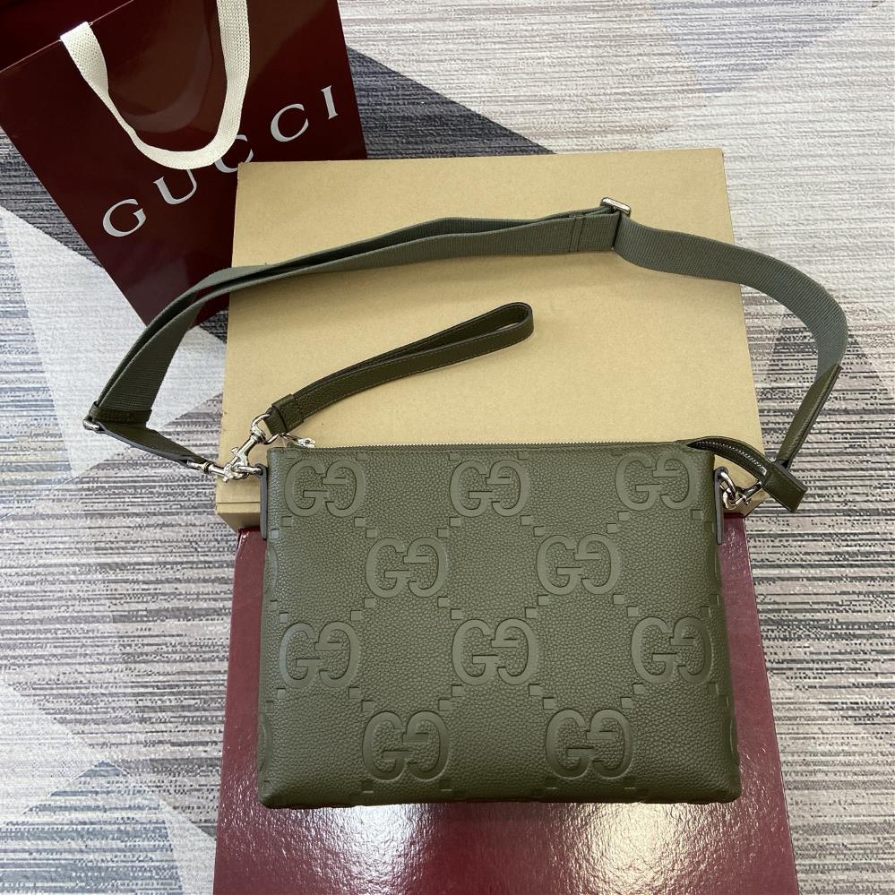This crossbody bag comes with a complete set of counter packaging and is a masterpiece of the 2025 early autumn series As a fresh interpretation of M