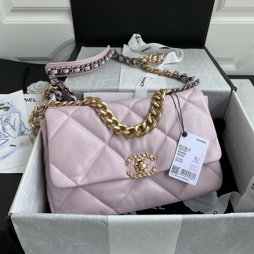 1161 Medium Ohanel Bag combines all classic pillow bagsThis bag was designed by Karl Lagerfeld and the new director Virginie Viard and it is also the