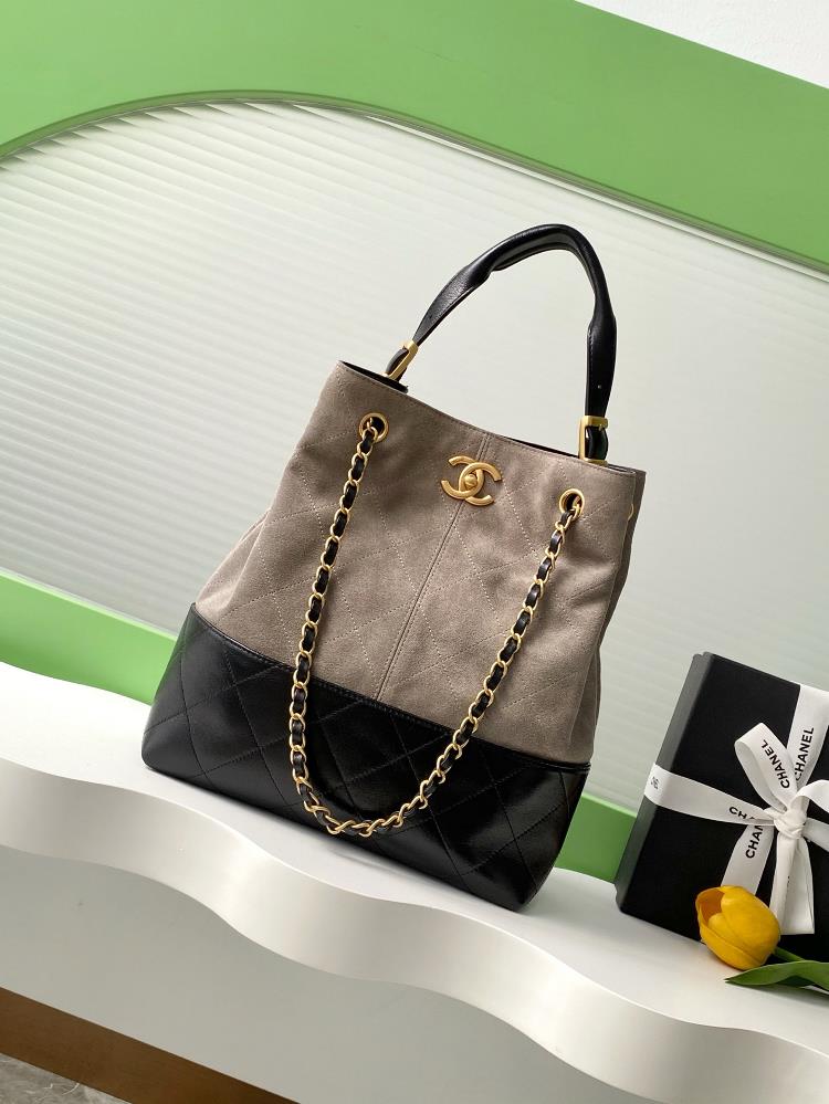 The focal point of the fashion show at the 25 year suede handbag workshop is a masterpiece that blends classic and innovative elements Inspired by Ch