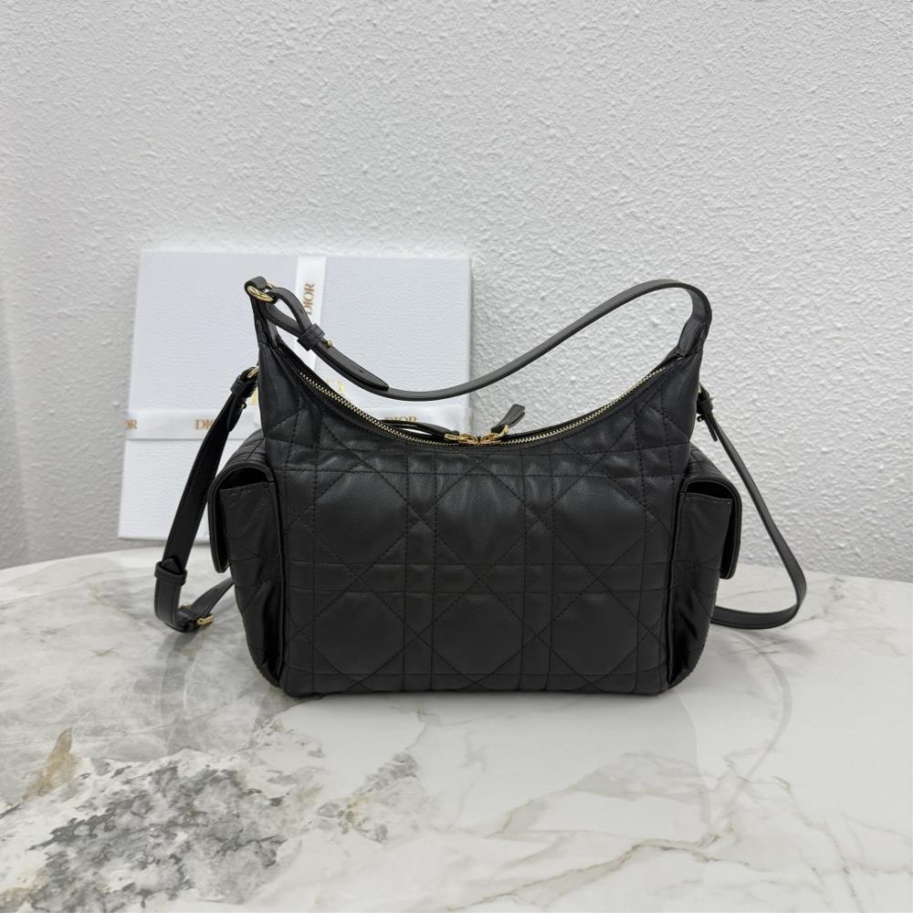 This DDream handbag is a new product in the FallWinter 2025 ready to wear collection featuring a casual and modern design while maintaining practica