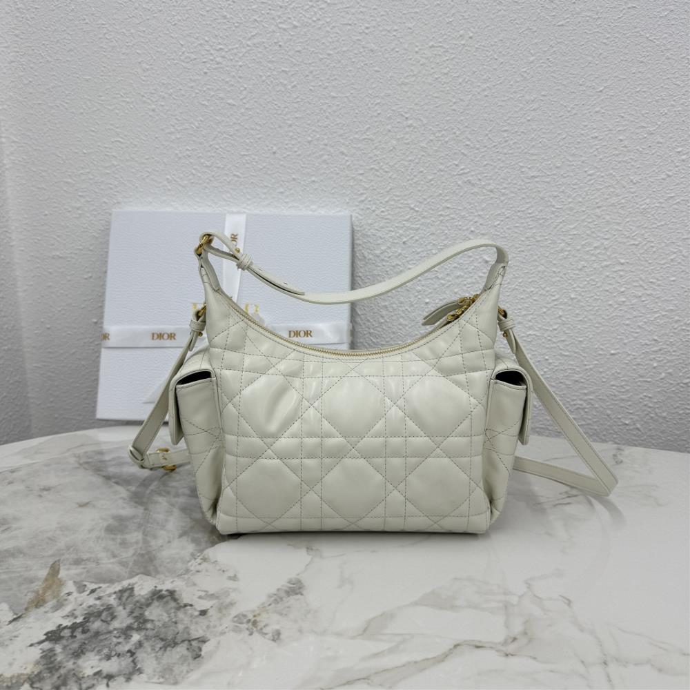 This DDream handbag is a new product in the FallWinter 2025 ready to wear collection featuring a casual and modern design while maintaining practica