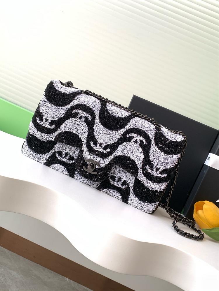 The limited edition sequin black and white wave CF collects one sequin every year and this one looks so good this yearBlack and white overlapping in