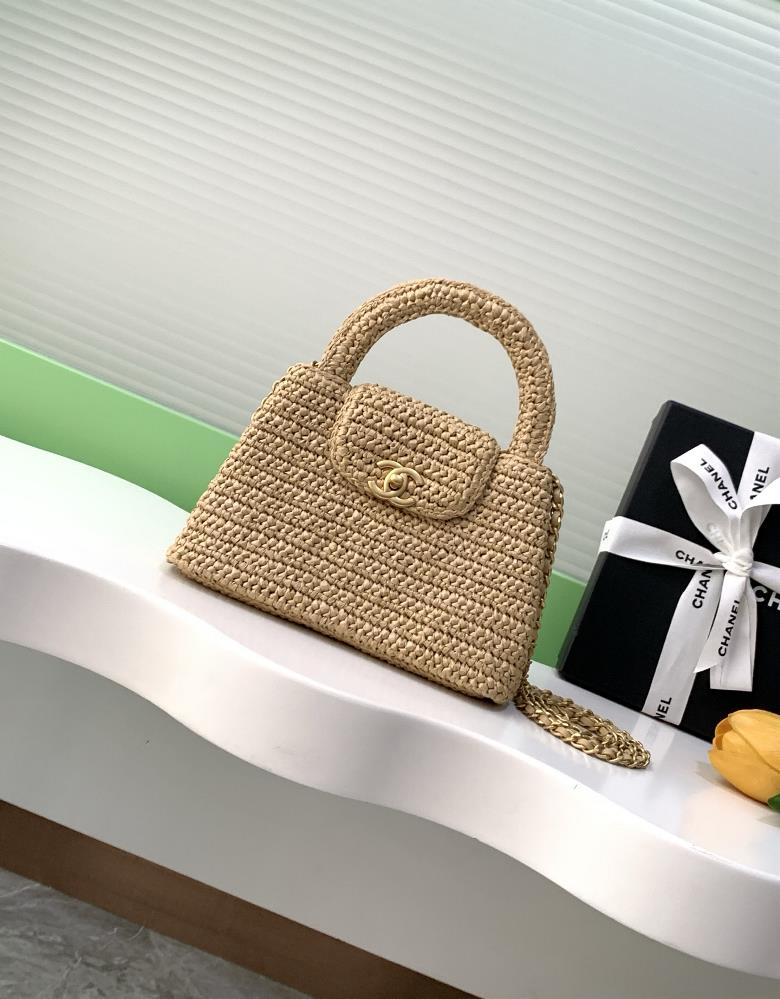 25c Kelly Fashion is a cycle and the popular vintage Kelly has been redesigned and revitalized by Chanel The vintage Kelly is famous for its classic