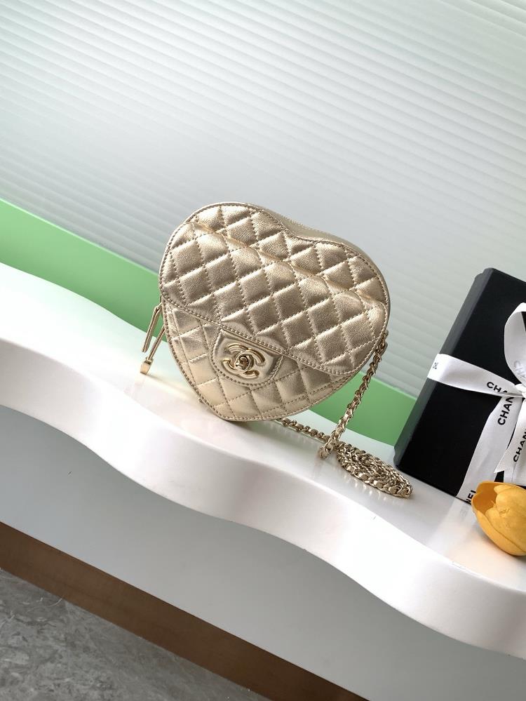 Happy SpringSummer Love SeriesThe heartshaped style is really super beautiful Even if its a VIP its hard to buy at the counter Tears have to be